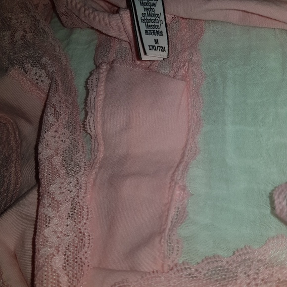 Victoria Secret - Picture 3 of 4